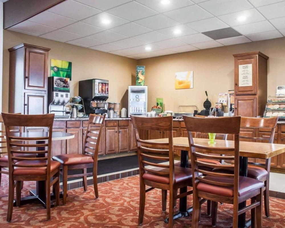 Quality Inn Buffalo Airport Image 10