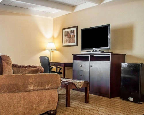 Quality Inn Buffalo Airport image 17