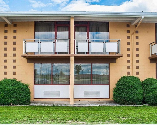 Quality Inn Buffalo Airport image 28