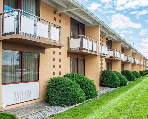 Quality Inn Buffalo Airport image 29